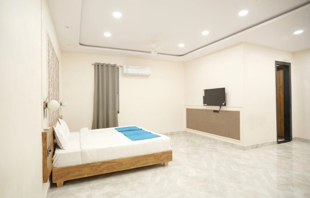 nearby attraction image