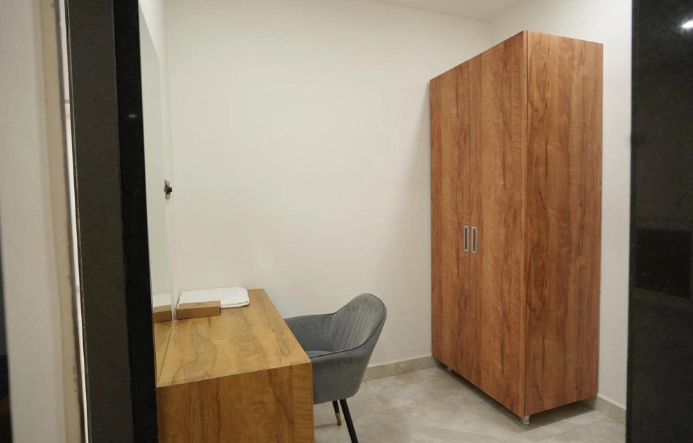 Why Smart Travelers Choose the Right Hotel Before Planning Their Hyderabad Trip