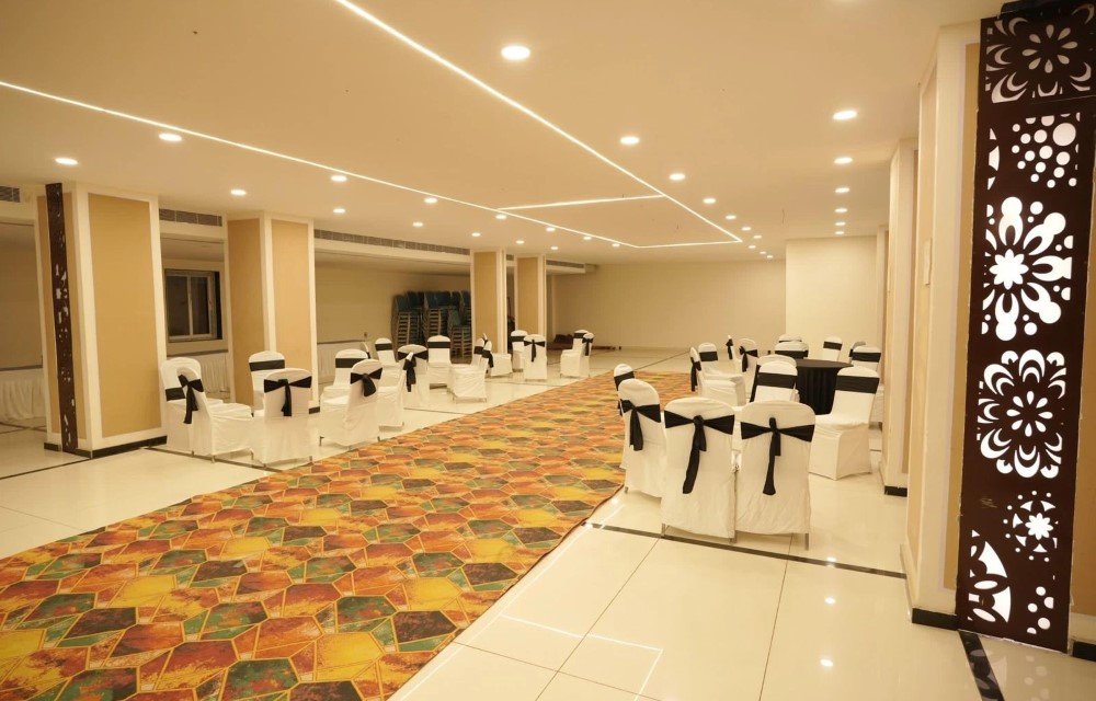 How Travelers Decide Between Budget and Comfort When Booking a Hotel in Hyderabad